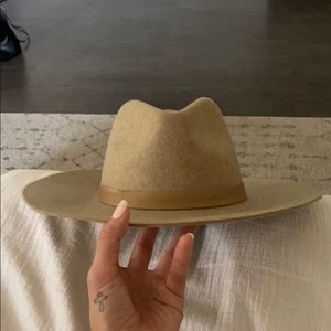 Lack of color teak rancher hat